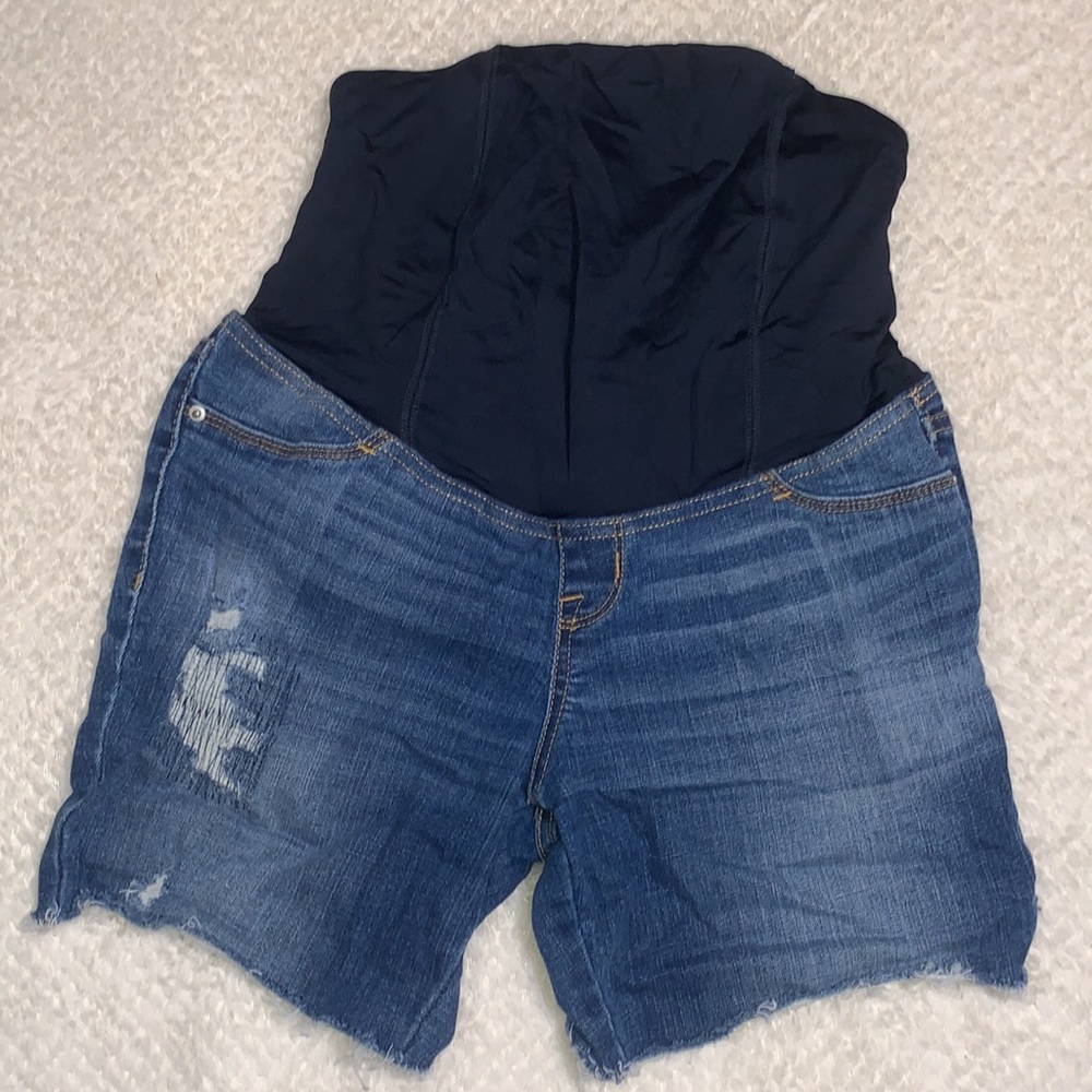 SOLD Maternity shorts